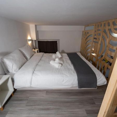 Central Suites Aegina 1 Bagian luar foto