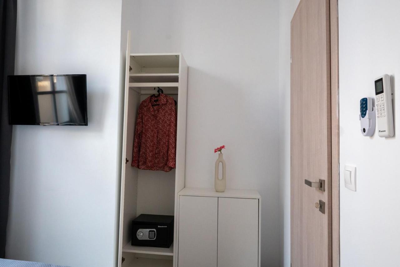 Central Suites Aegina 1 Bagian luar foto
