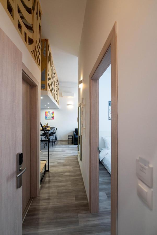 Central Suites Aegina 1 Bagian luar foto