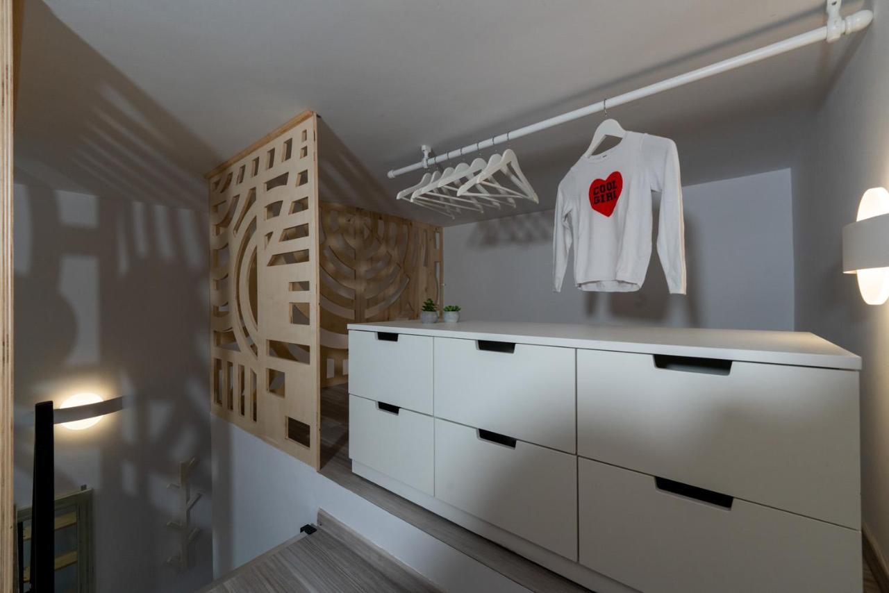 Central Suites Aegina 1 Bagian luar foto