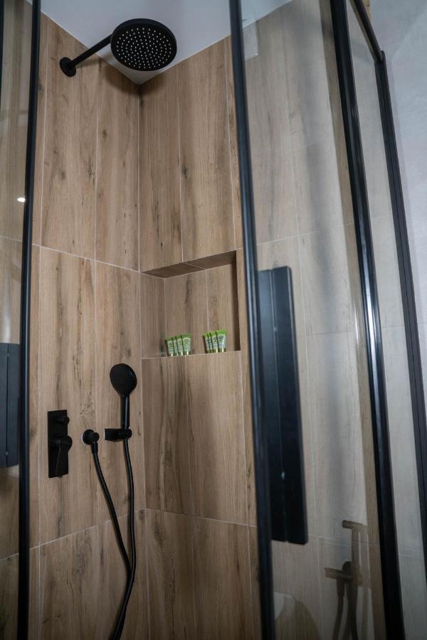 Central Suites Aegina 1 Bagian luar foto