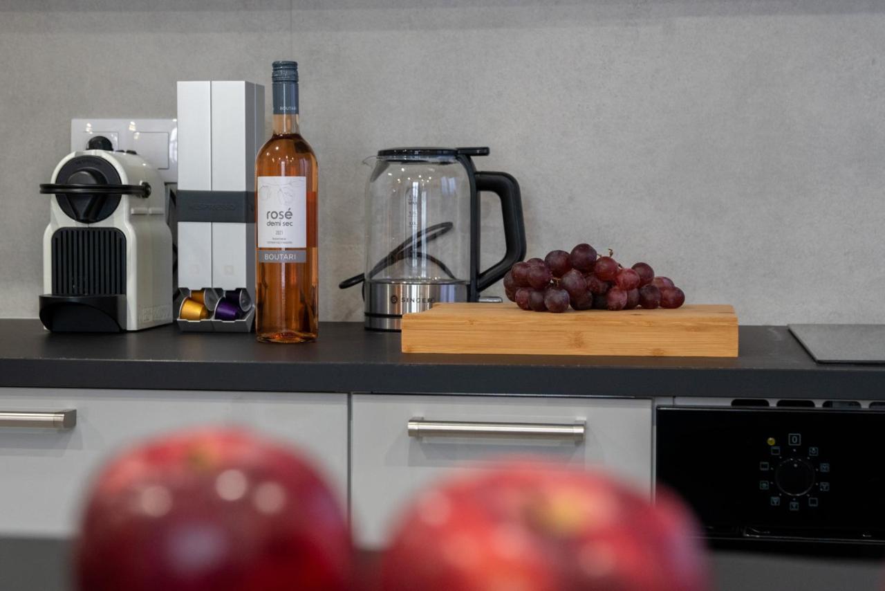 Central Suites Aegina 1 Bagian luar foto