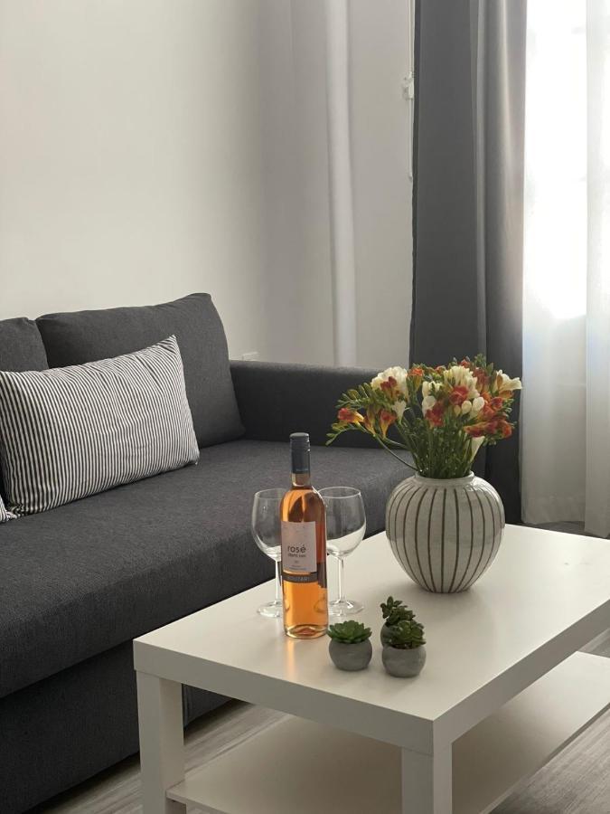 Central Suites Aegina 1 Bagian luar foto