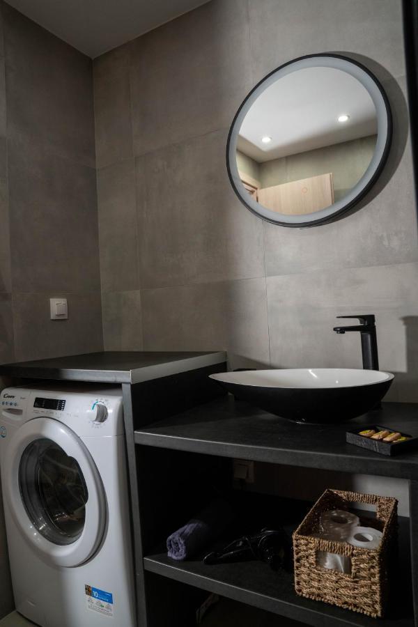 Central Suites Aegina 1 Bagian luar foto
