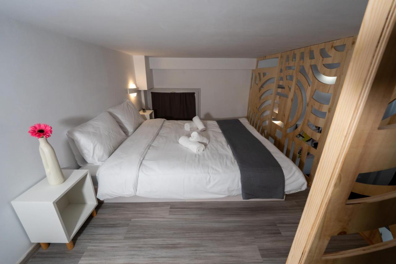 Central Suites Aegina 1 Bagian luar foto