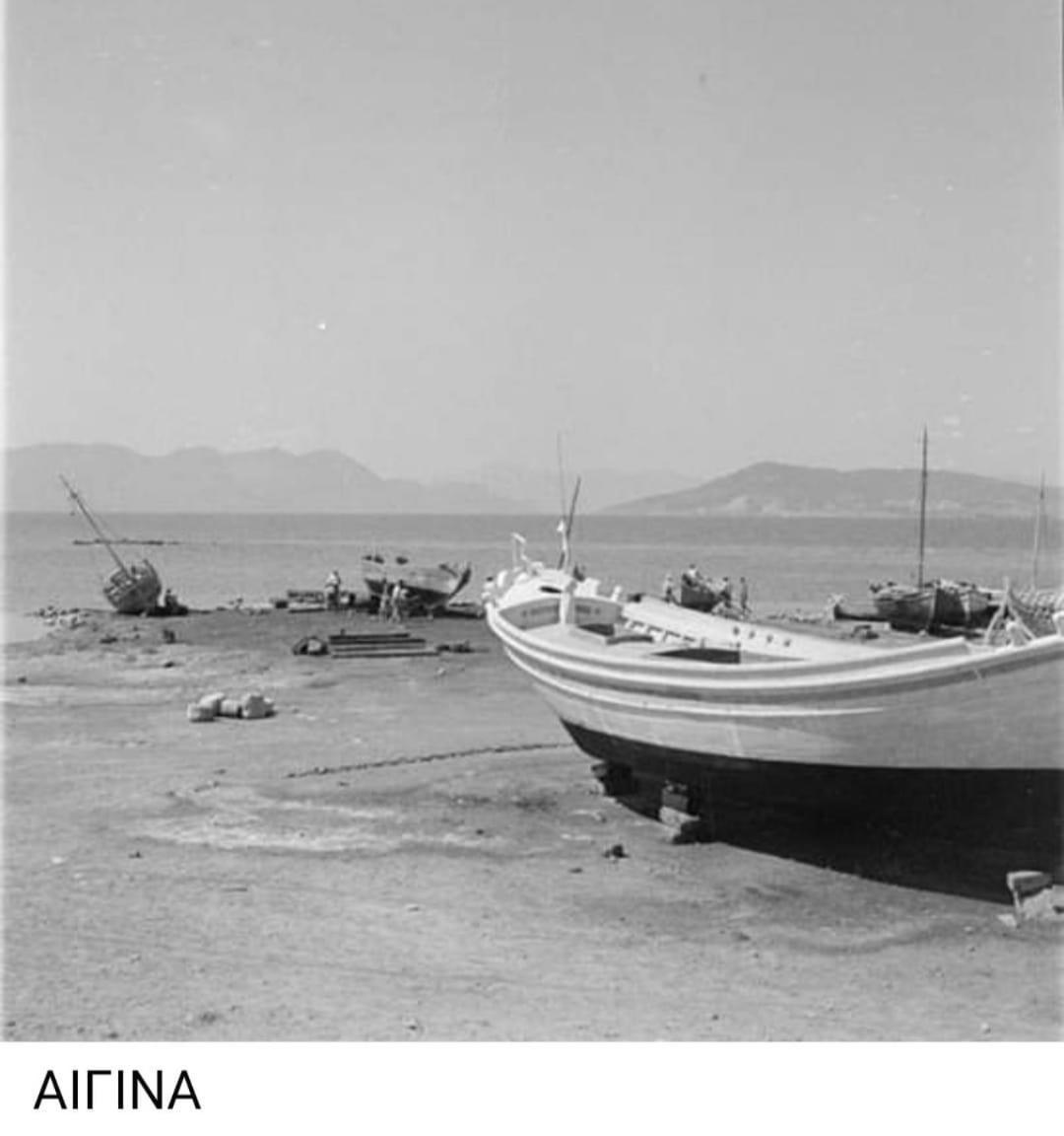 Central Suites Aegina 1 Bagian luar foto